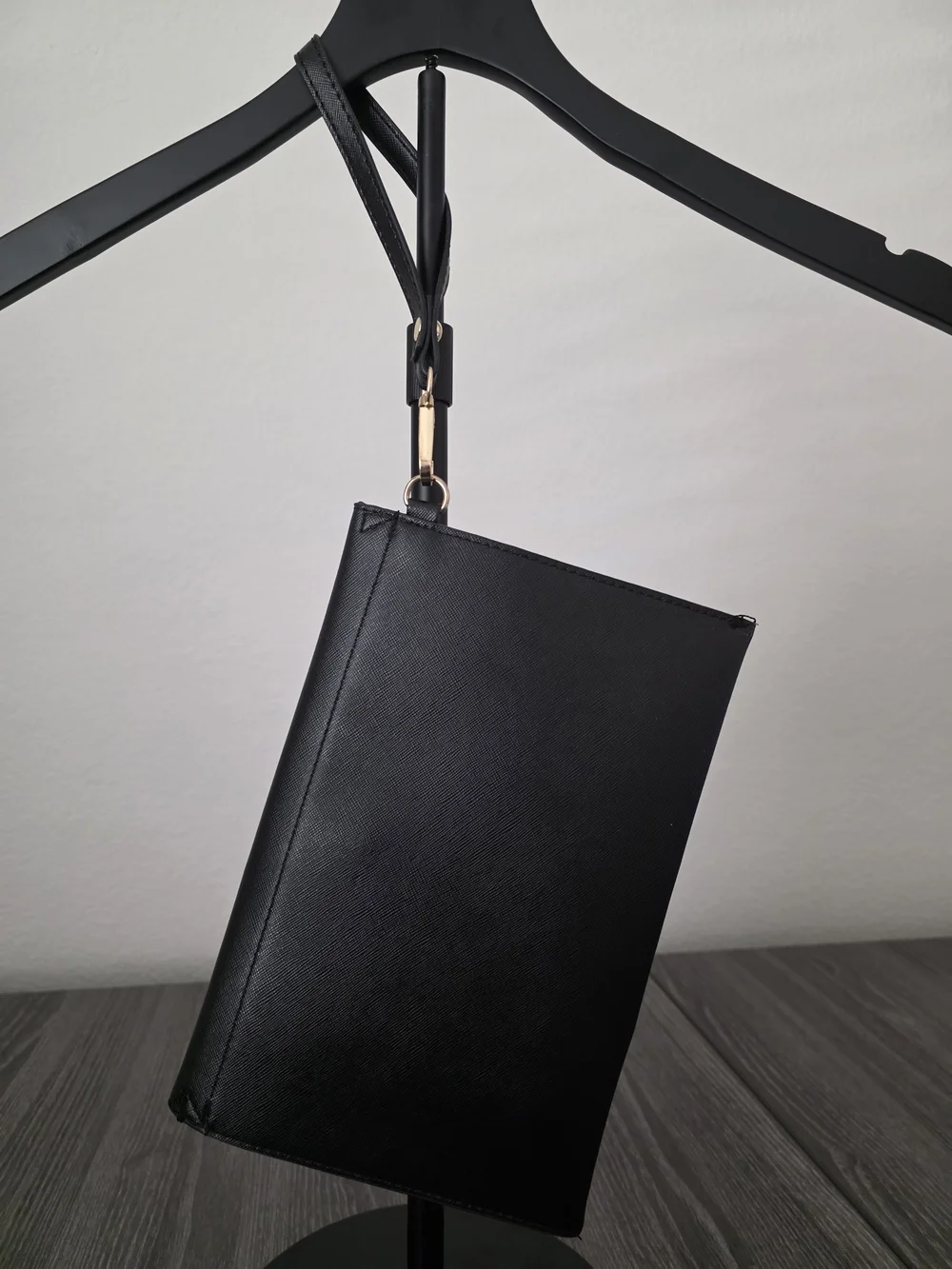 Elim & Paul: Black Clutch